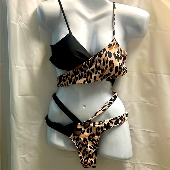NWOT Leopard Print and Black Women's Swimwear Size XL - Picture 3 of 10